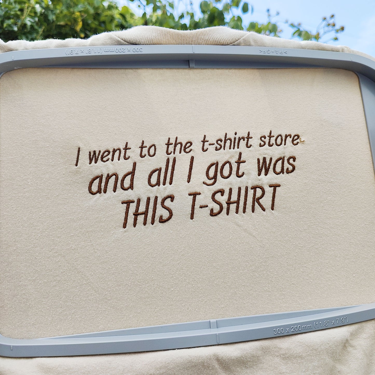 T-Shirt Embroidered Tee